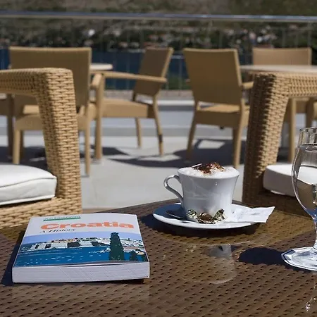 فندق Sunny By Valamar 3*
